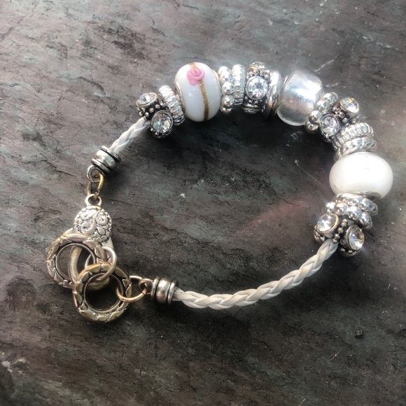 Pretty white/silver/pink beaded bracelet - Picture 4 of 4
